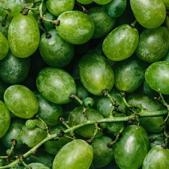 Seedless green grapes